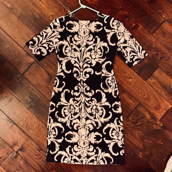 Black/White Pattern Short-Sleeved Dress, 10 Petite - Picture 4 of 5